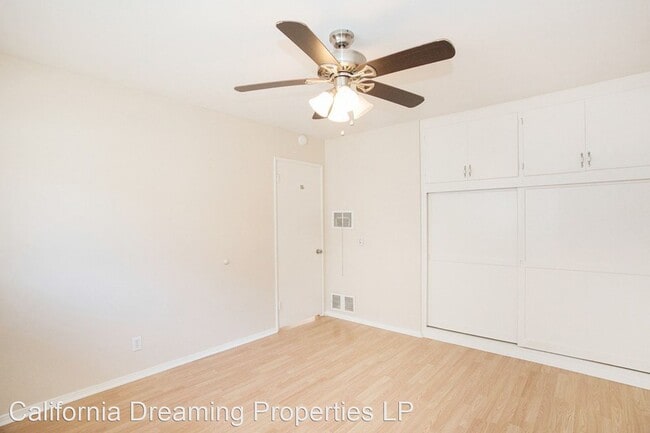 Building Photo - 520-524 Avenida Victoria