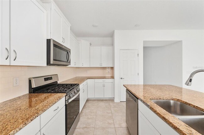 Building Photo - 6175 SW 74th Ct