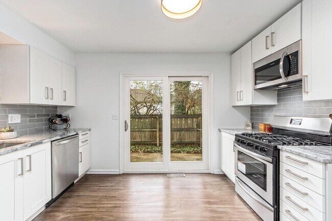 Building Photo - 361 E North St