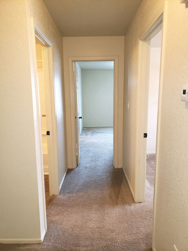 Building Photo - 3 bedroom/2 bath home for Rent