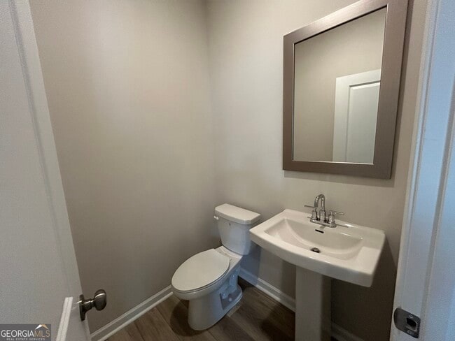 Building Photo - 2725 Harrison Dr