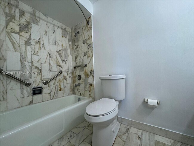 Building Photo - 2600 NE 135th St