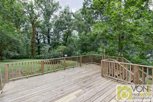 Building Photo - 648 Montclair Dr