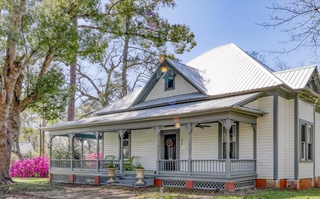 Building Photo - 328 S Norton St