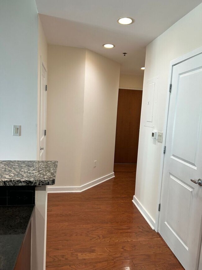 Building Photo - Gorgeous 1 Bed 1 Bath Condo in Buckhead!