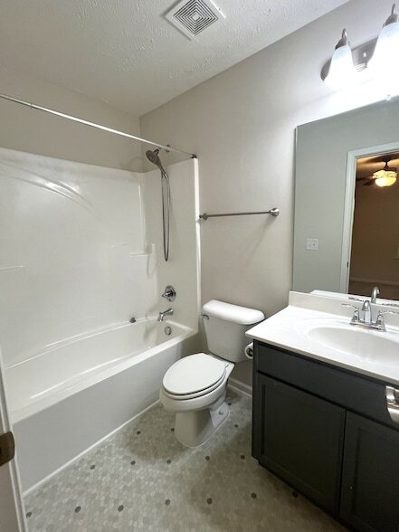 Building Photo - 1128 Tradition Trl