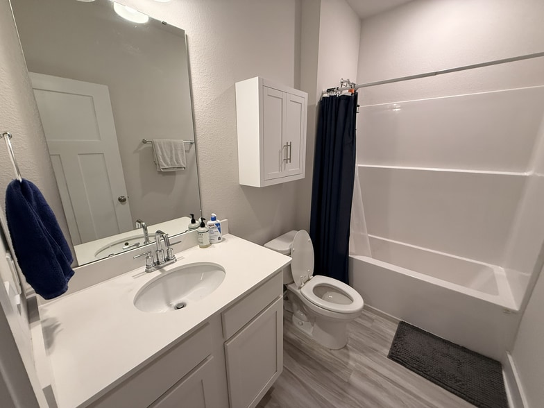Building Photo - 5851 Sargassum Ln
