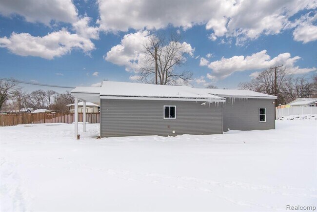 Building Photo - 2455 Crumb Rd