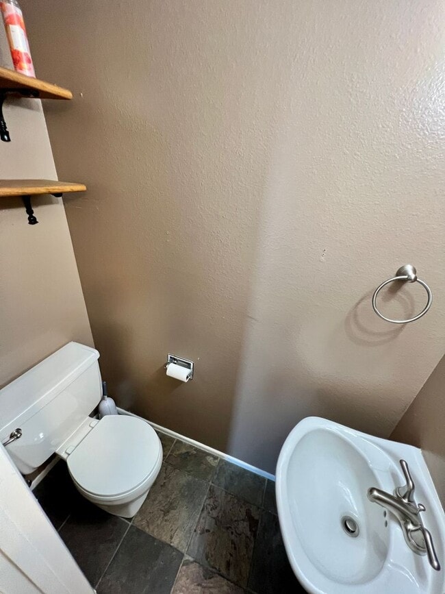 Building Photo - TWO STORY TOWNHOME, NEW FLOORING/CARPET, TWO TONE PAINT, STAINLESS APPLIANCES, WASHER/DRYER, CORN...