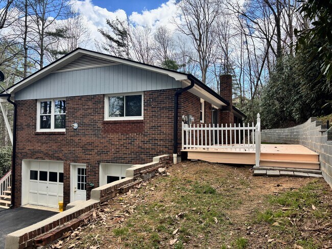 Building Photo - 190 Long John Dr
