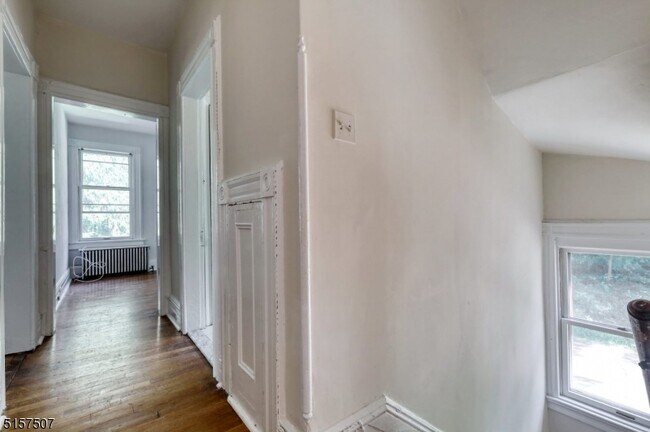 Building Photo - 37 Livingston Ave