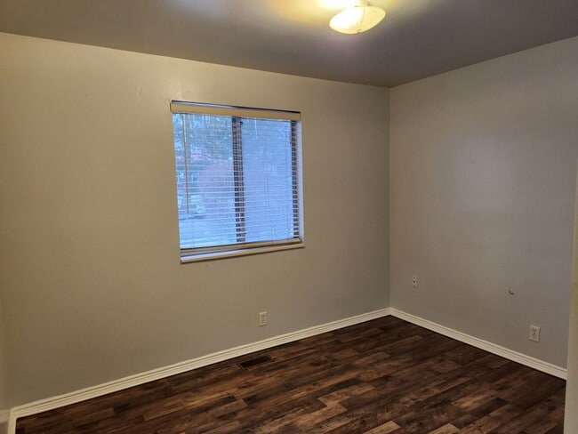 Building Photo - Great 5 Bed 3 Bath Rambler Home in Sandy