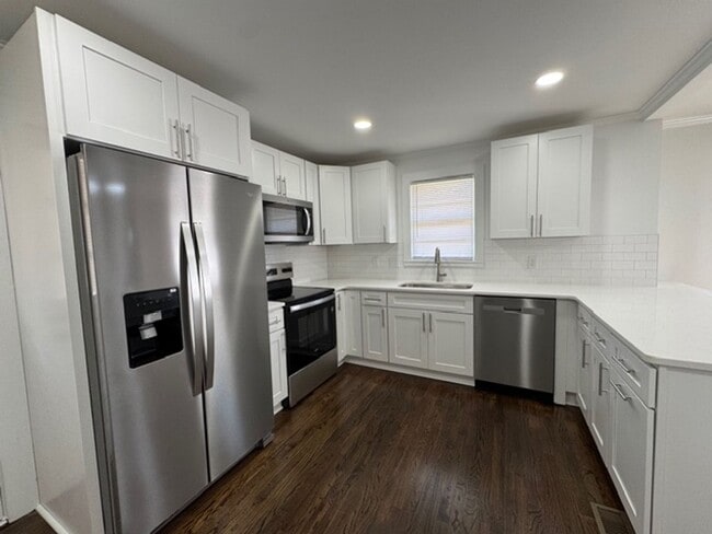 Building Photo - Renovated 2 bedroom 1 bathroom house ready...