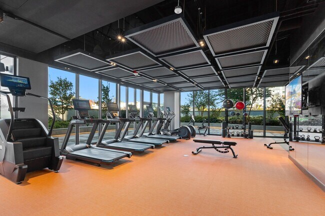 Building Photo - Luxury Executive Condo w/AC in the Heart o...