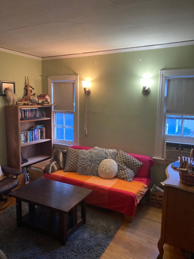 Building Photo - 1549 Rendall Pl