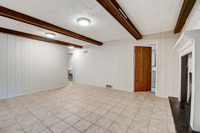 Building Photo - 1326 Meadow Ln