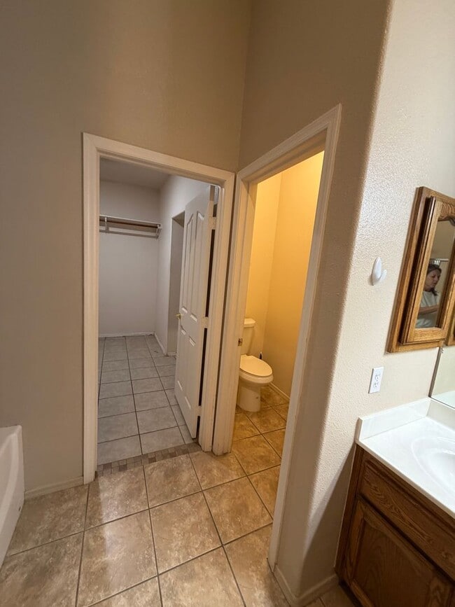 Building Photo - 3 BEDROOM HOME IN FALLS RANCH!