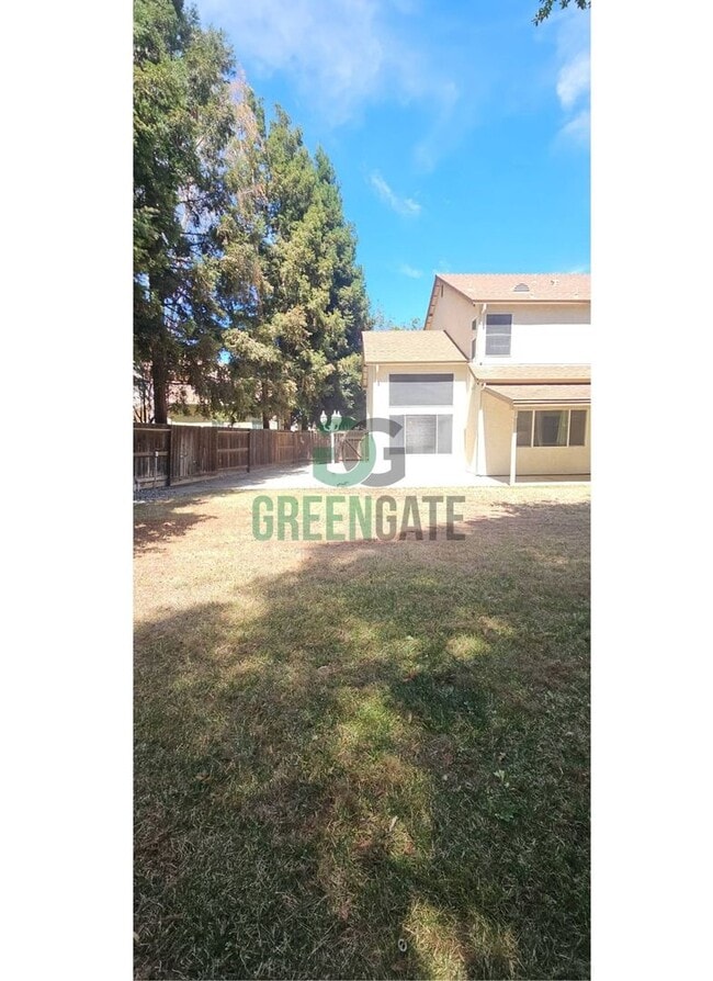 Building Photo - Beautiful 4 Bedroom, 3 Bathroom Home in Tr...