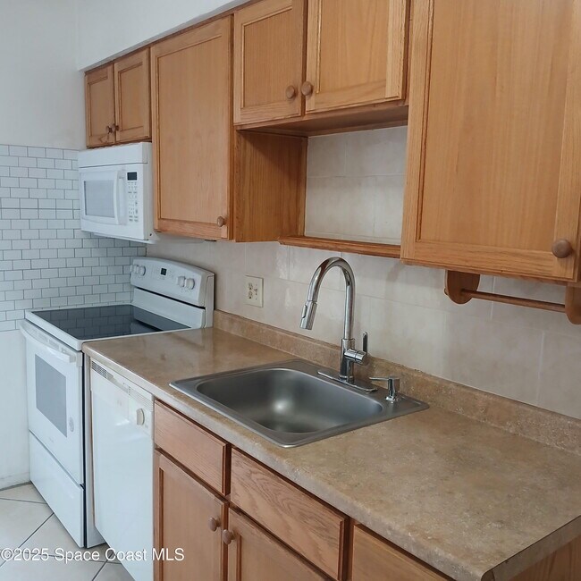 Building Photo - 250 N Banana River Dr