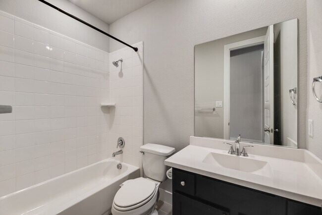 Building Photo - 3105 Columbia Dr