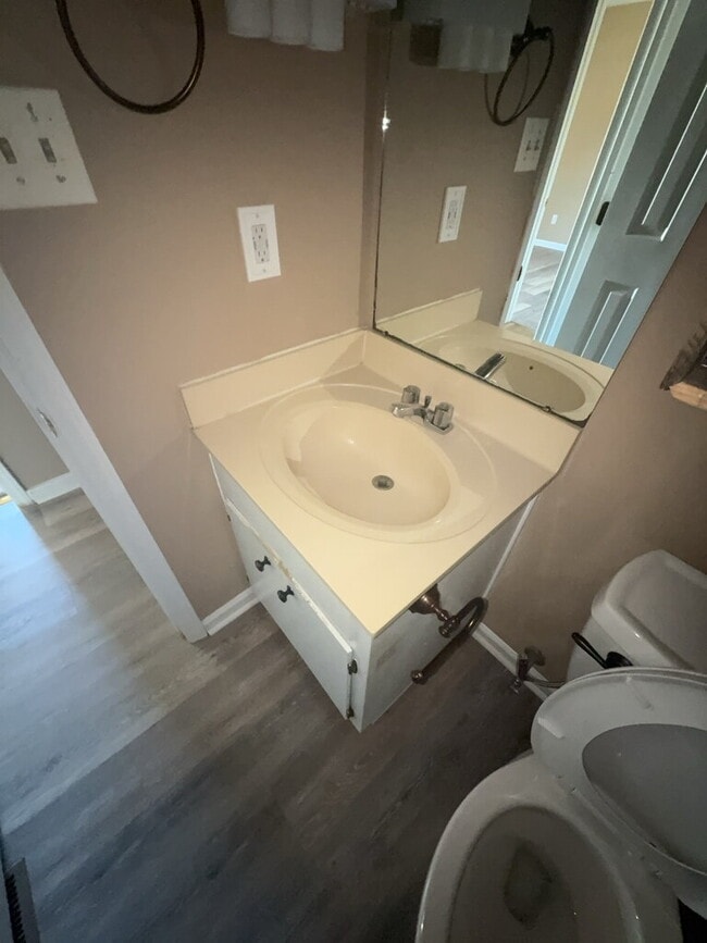 Building Photo - 105 Palamino Ct