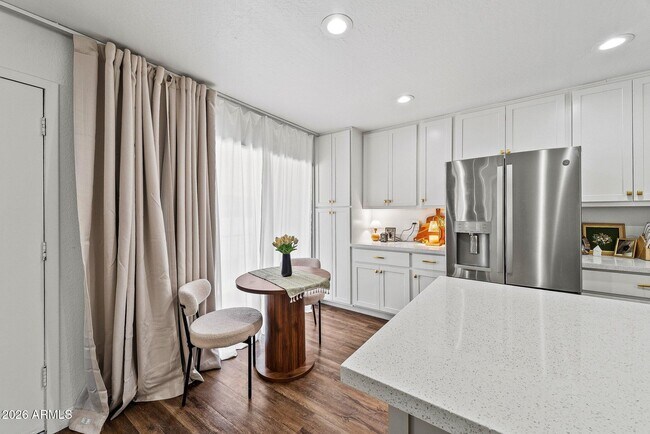 Building Photo - 1024 N 85th Pl