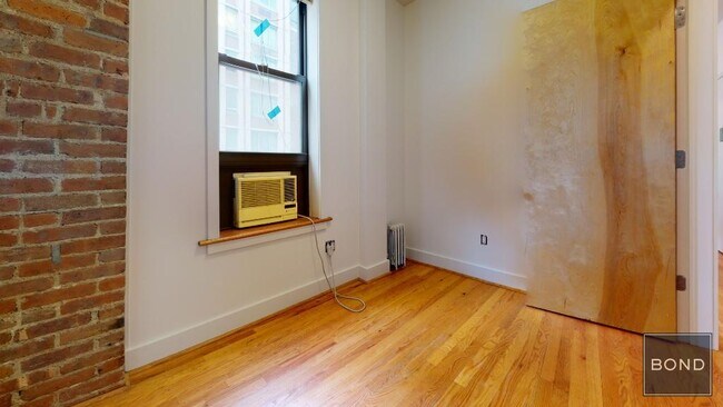 Building Photo - 129 E 97th St