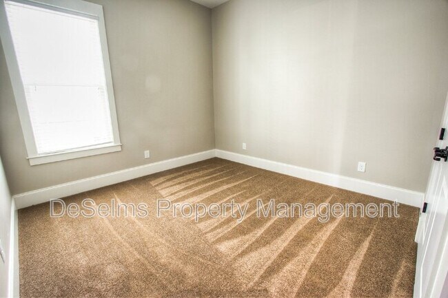 Building Photo - 3125 Hazelton Dr