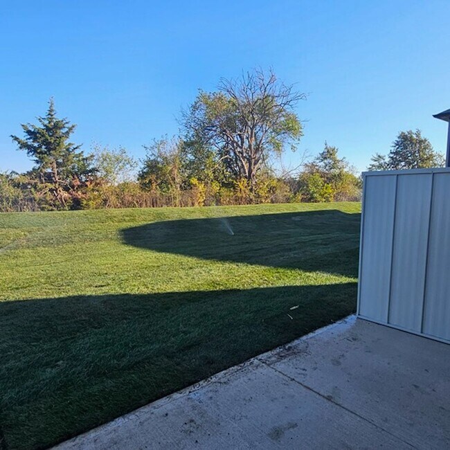 Building Photo - 363 SE 70 Rd