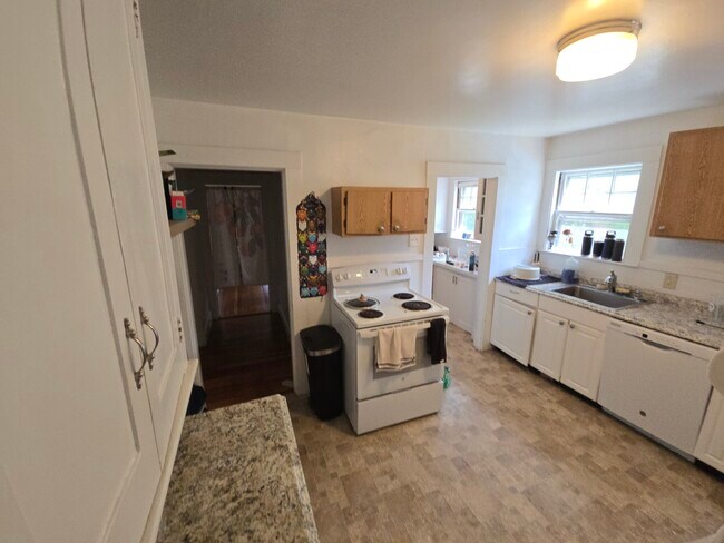 Building Photo - 281 Lowell Ave