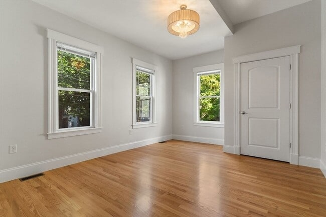 Building Photo - 102 Jaques St