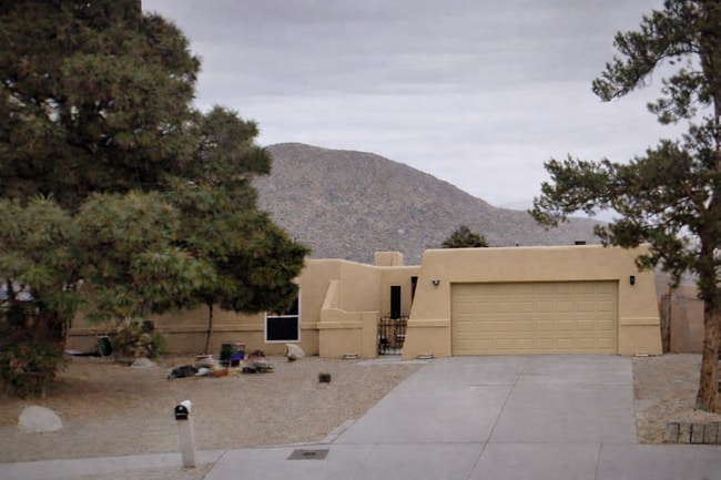 Front of house - 4000 Cibola Village Dr NE