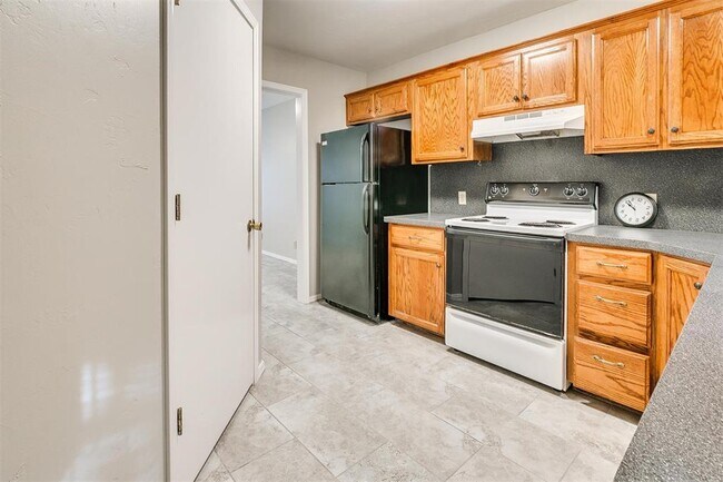 Building Photo - 824 Russell Cir