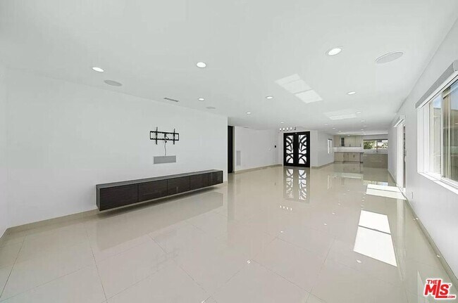 Building Photo - 6243 Berquist Ave