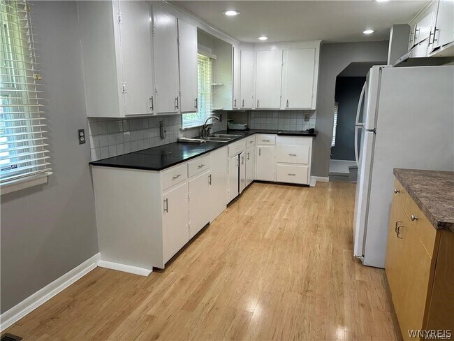 Building Photo - 7841 Transit Rd