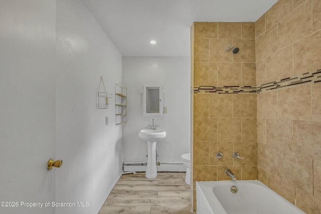 Building Photo - 266 Rutter Ave