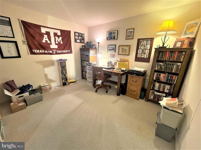 Building Photo - 100 Watkins Pond Blvd