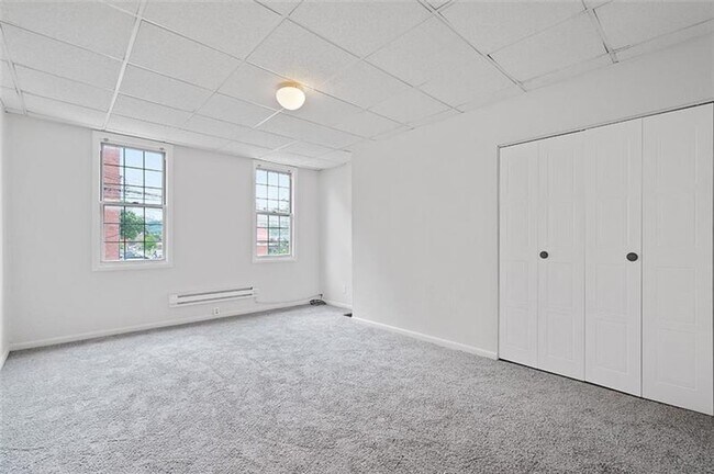 Building Photo - Modern Apartment - South Side Flats