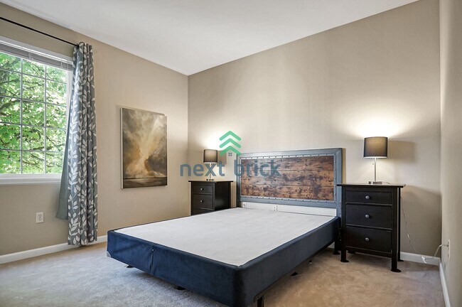 Building Photo - 1 Bed 1 Bath Condo for Rent in Sammamish!