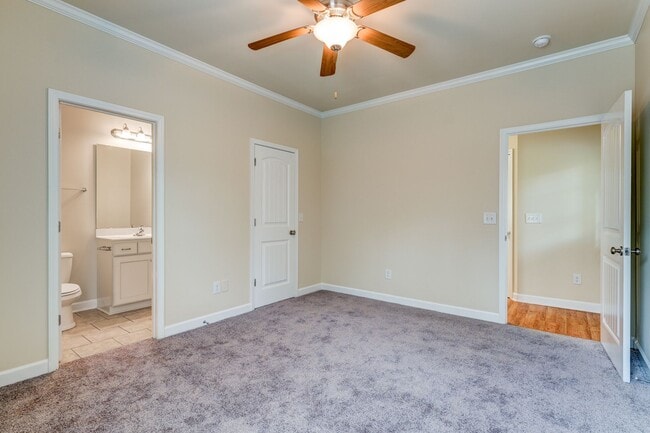 Building Photo - Feels Like New 3 Bed 2 Bath Minutes from High Point University!