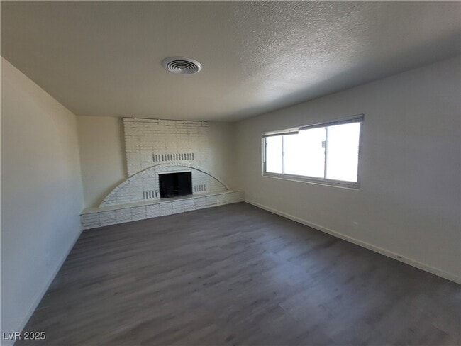 Building Photo - 3749 Ponderosa St