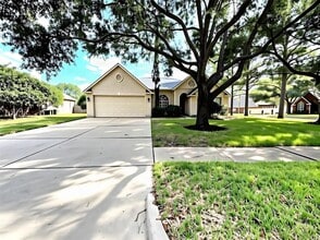 Building Photo - 1423 Greenway Village Dr
