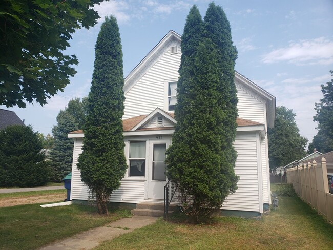 Building Photo - 2 bed 1 bath single family home in Wausau!...