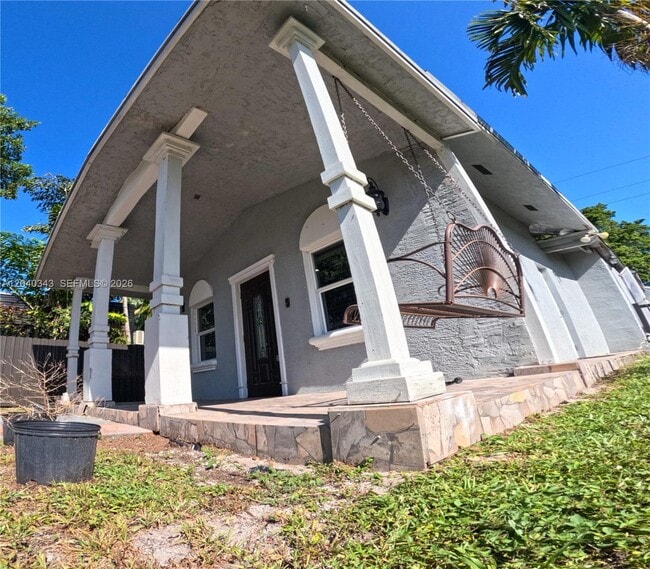 Building Photo - 2218 Harding St