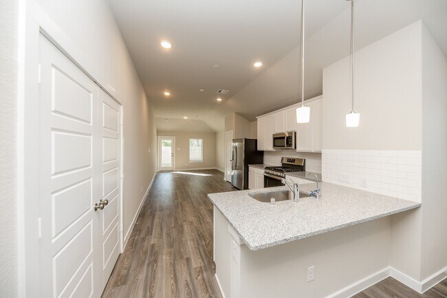 Building Photo - 32031 Splendor Dr