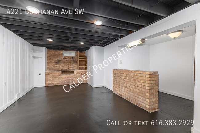 Building Photo - 4221 Buchanan Ave SW