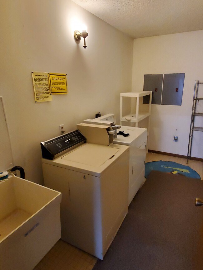 Laundry room in building - 920 9th Ave SE
