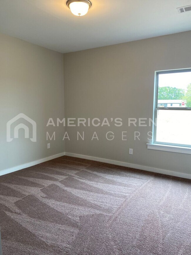 Building Photo - 14395 Chase Dr