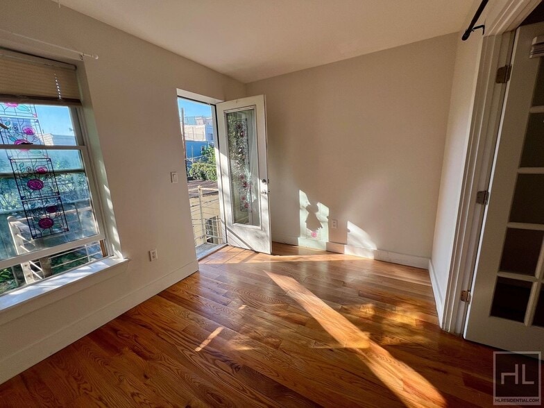 Building Photo - 2BR 1BA w/ Balcony & In Unit Laundry In Bushwick