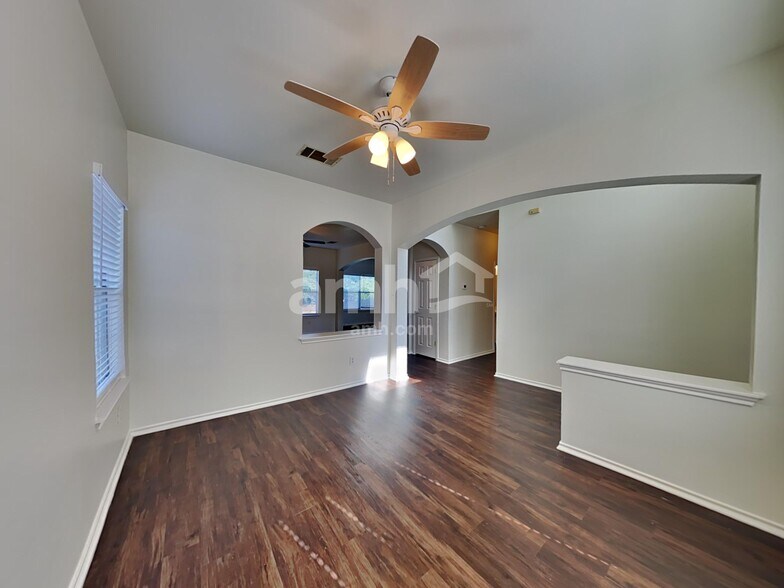 Building Photo - 256 Poplarwood Dr